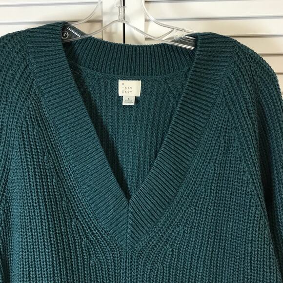 A New Day Green V-neck Long Sleeve Sweater L - Picture 6 of 7